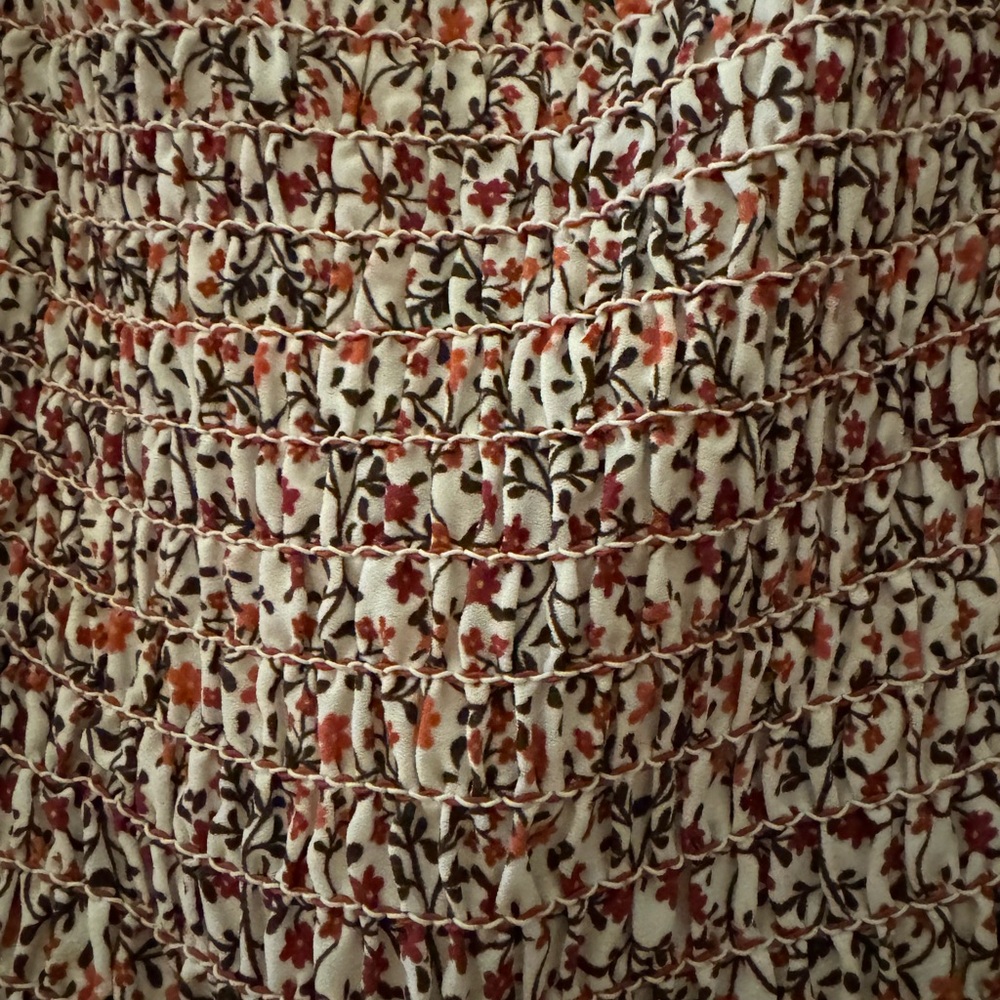 🤎 Smocked Fitted Floral Blouse - Picture 4 of 10